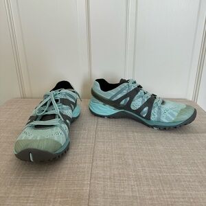 Merrell | women’s hiking shoe • 6